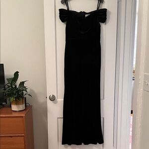 Nicole Miller Black Velvet Off-the-Shoulder Evening Gown - 12